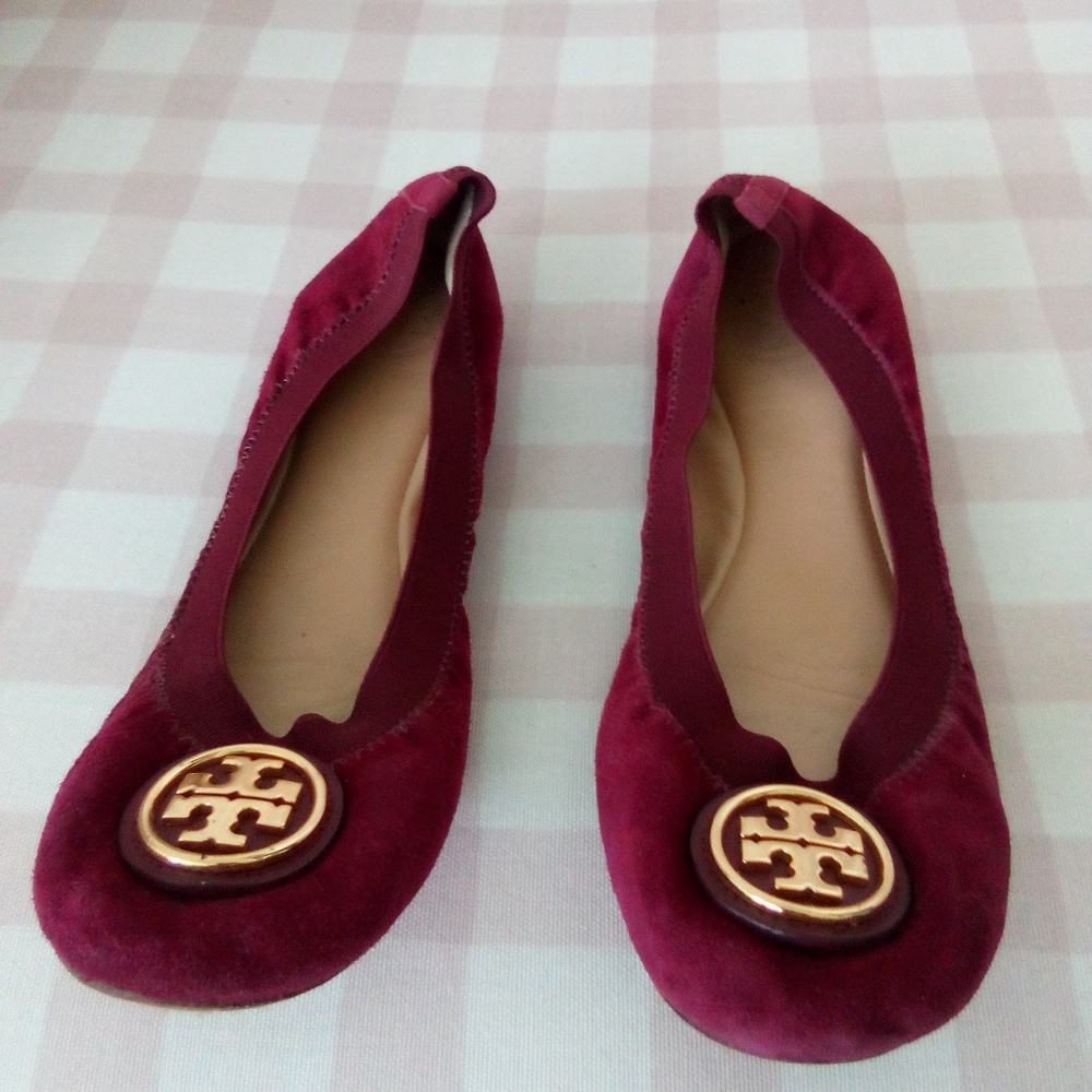 tory burch suede flats in beautiful red wine tone!